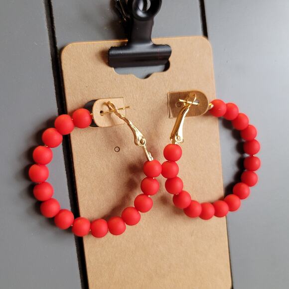 Red Beaded Hoop Earrings Gold Tone Latch Back 1.5" NWT Boho Statement 1980's - Picture 2 of 7